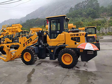 恭喜羅總喜提新車(chē)，山宇裝載機(jī)940走起，山宇重工，助您成功！